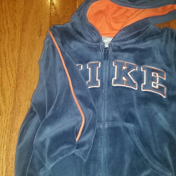 🔶️5 for $30🔶️ Nike Velour Zip Sweatshirt - Picture 2 of 2